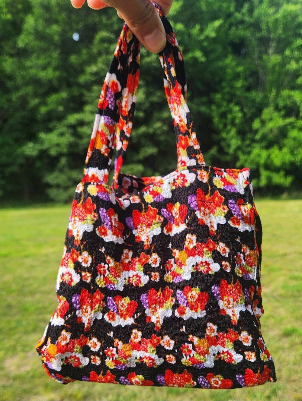 "Trinket Poppy" Floral Knit Mini Tote Bag